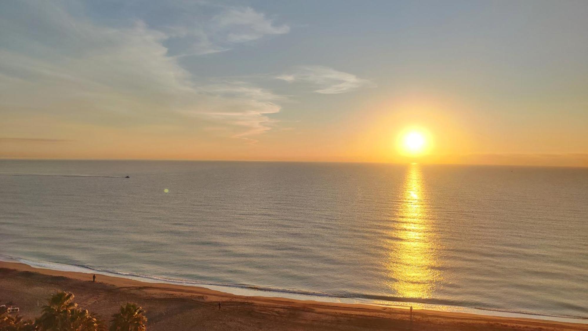 Beachfront -- New Luxury Apartment -- 1ª Linea Playa -- Fuengirola City Center -- Private Parking -- Panoramic Sea Views -- Extérieur photo